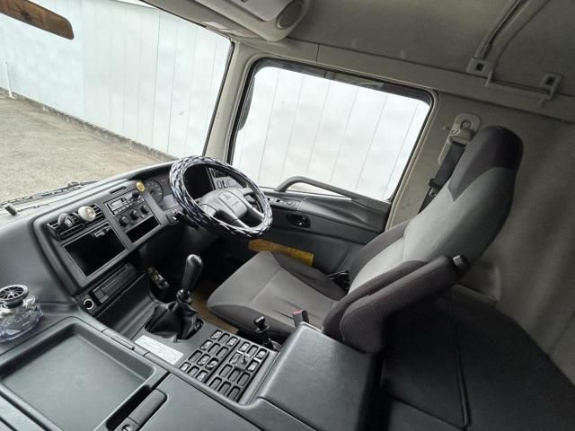 MITSUBISHI FUSOU SUPER GREAT 2013