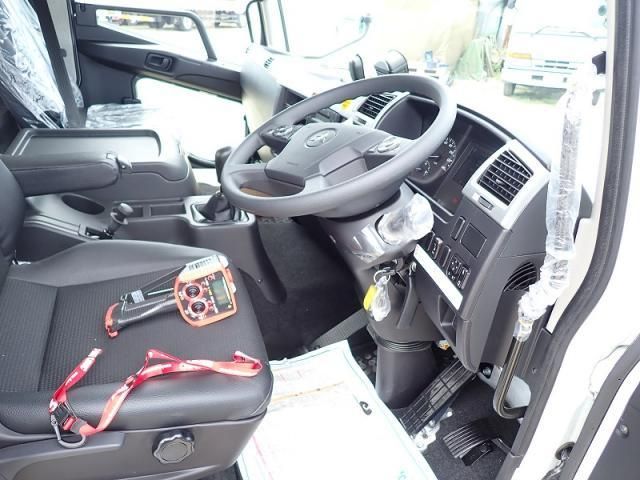 MITSUBISHI CANTER 2024