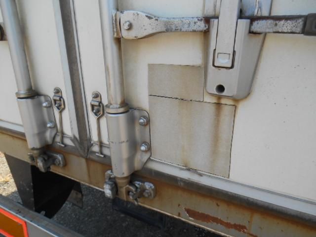 MITSUBISHI FUSOU FIGHTER 2011