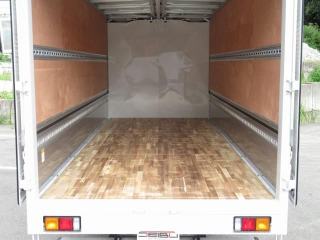 MITSUBISHI FUSOU FIGHTER 2024