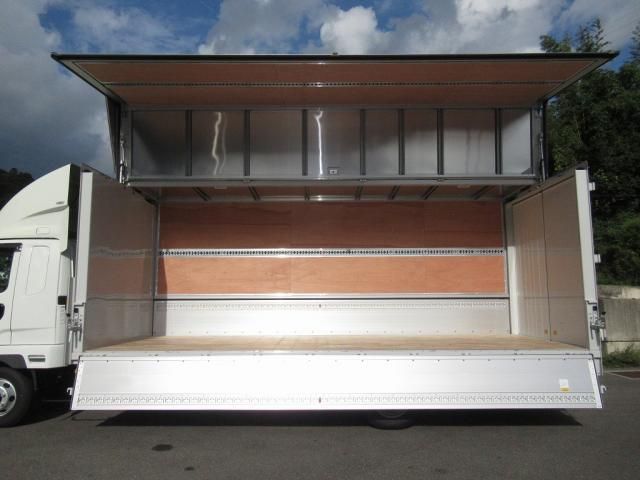 MITSUBISHI FUSOU FIGHTER 2024