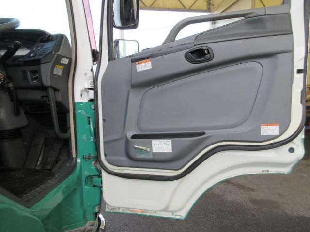 MITSUBISHI FUSOU SUPER GREAT 2013