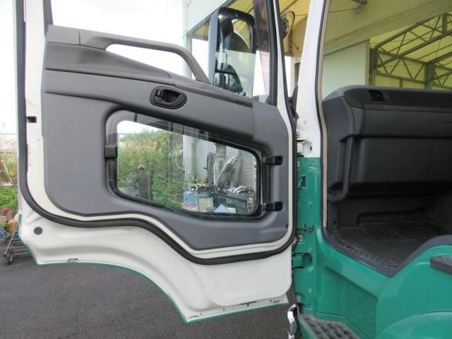 MITSUBISHI FUSOU SUPER GREAT 2013