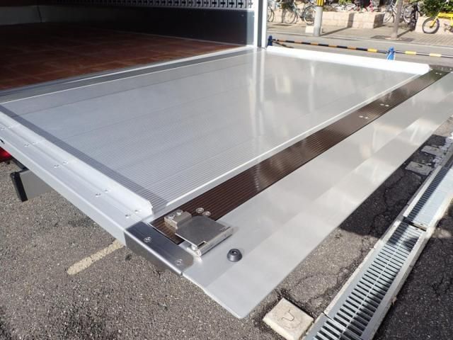 MITSUBISHI CANTER 2024