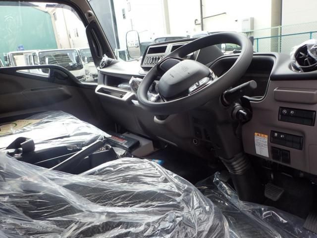 MITSUBISHI CANTER 2024