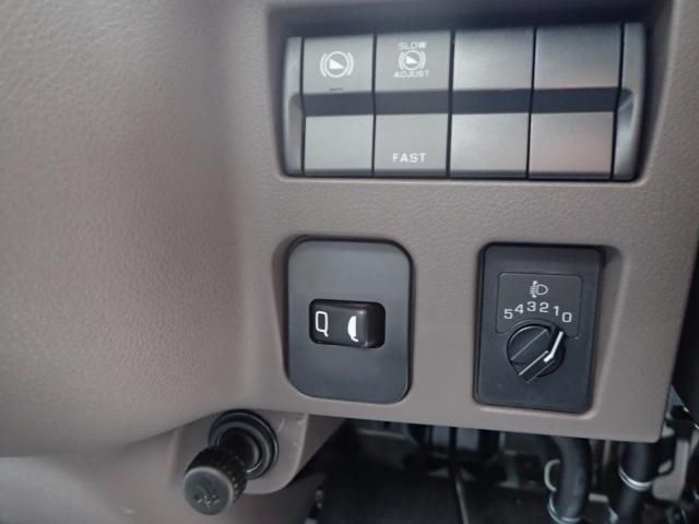 MITSUBISHI CANTER 2024