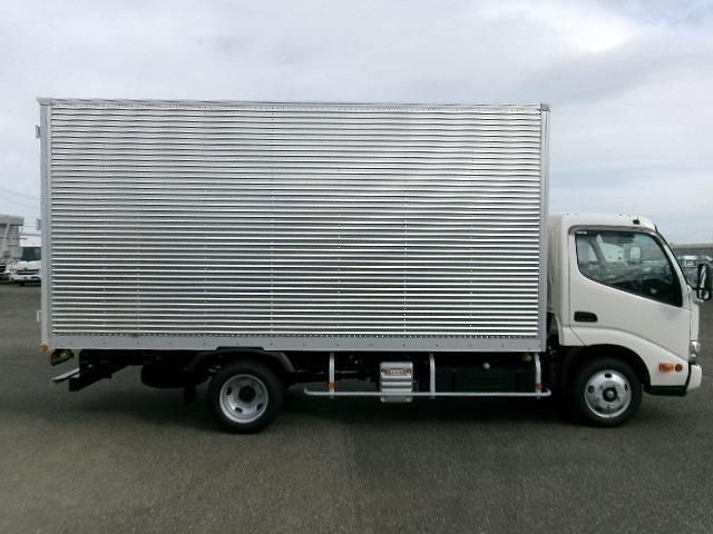 HINO DUTRO 2024