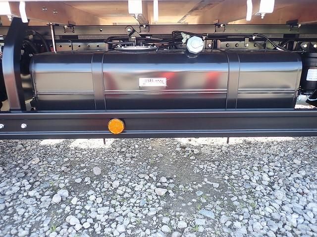 MITSUBISHI CANTER 2025