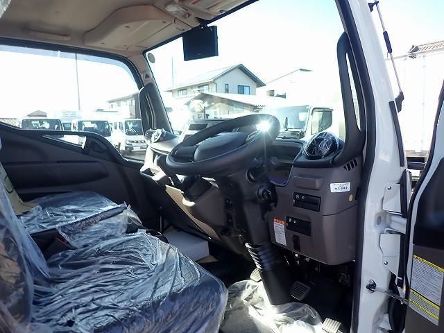 MITSUBISHI CANTER 2025