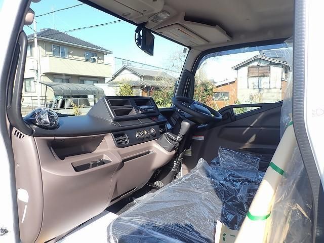 MITSUBISHI CANTER 2025