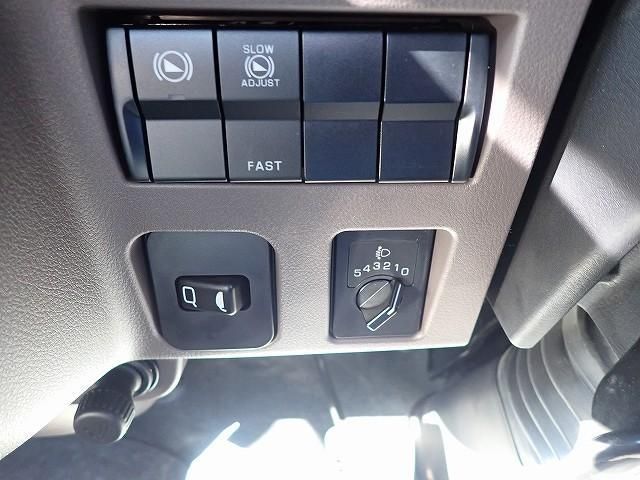 MITSUBISHI CANTER 2025