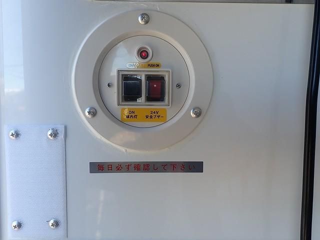 MITSUBISHI CANTER 2025