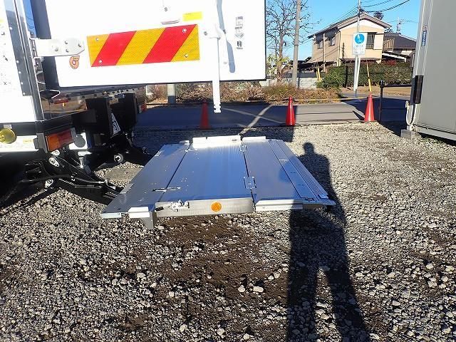 MITSUBISHI CANTER 2025