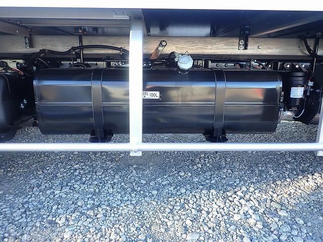 MITSUBISHI CANTER 2025