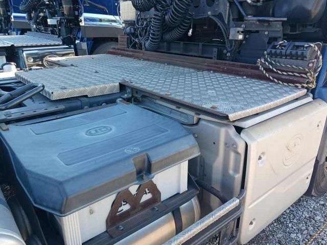 NISSAN DIESEL Quon 2018