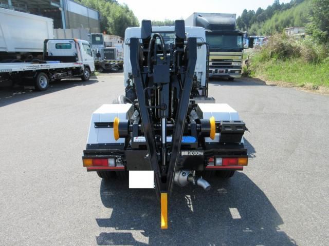 MITSUBISHI CANTER 2024