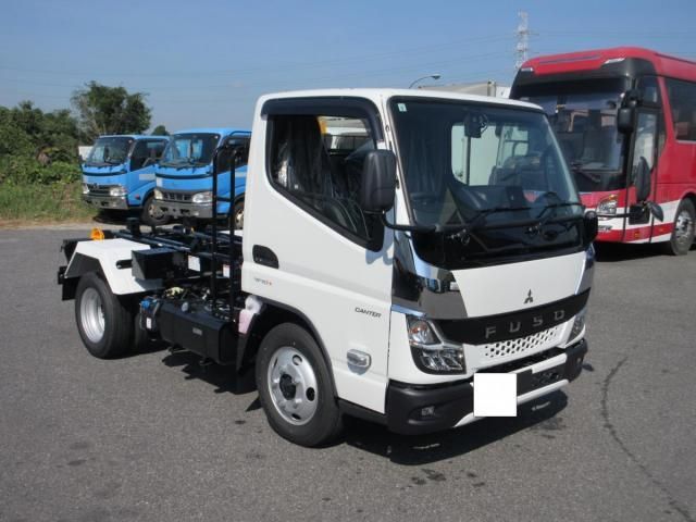 MITSUBISHI CANTER 2024