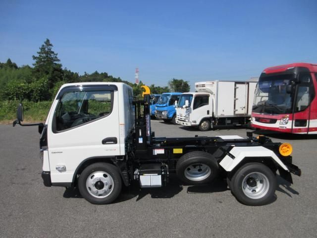 MITSUBISHI CANTER 2024