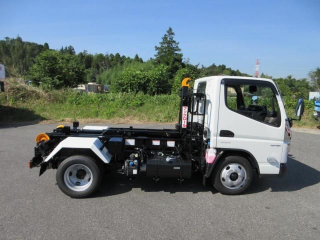 MITSUBISHI CANTER 2024