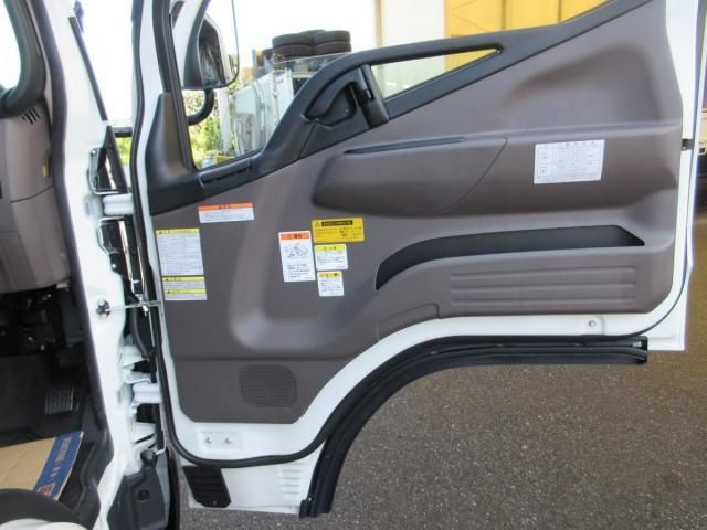 MITSUBISHI CANTER 2024