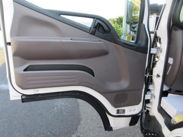 MITSUBISHI CANTER 2024