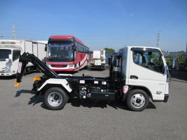 MITSUBISHI CANTER 2024