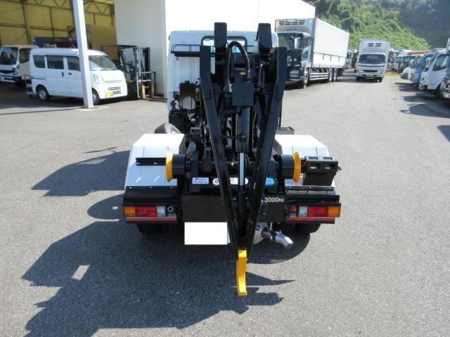 MITSUBISHI CANTER 2024
