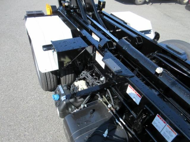 MITSUBISHI CANTER 2024