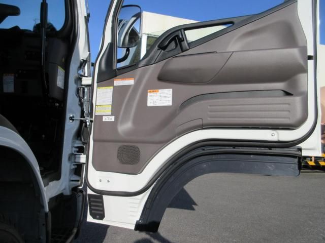 MITSUBISHI CANTER 2024