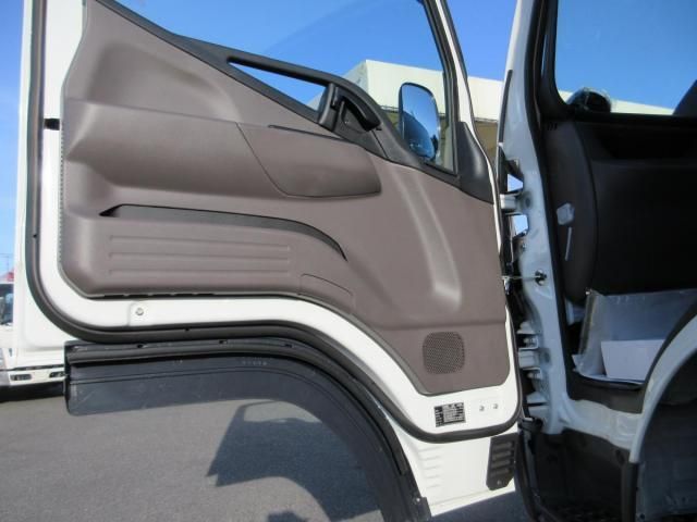 MITSUBISHI CANTER 2024