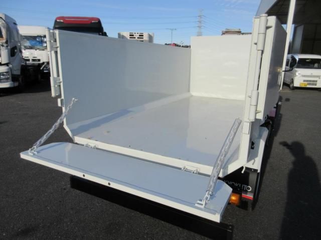 MITSUBISHI CANTER 2024