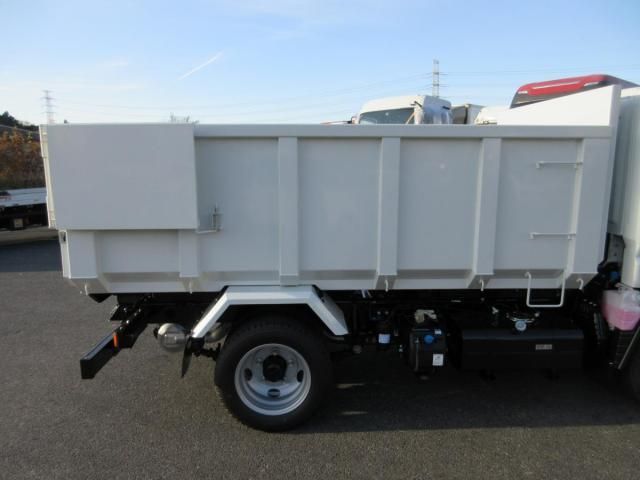 MITSUBISHI CANTER 2024
