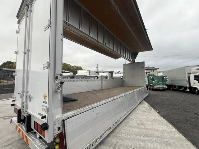 MITSUBISHI FUSOU SUPER GREAT 2018