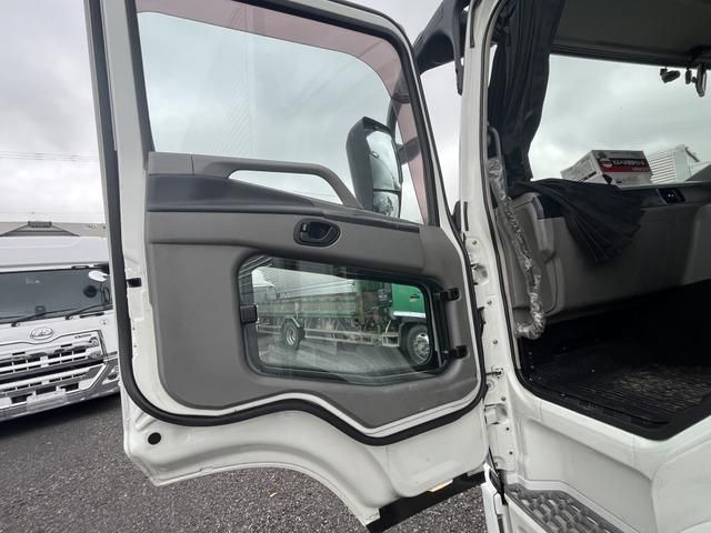 MITSUBISHI FUSOU SUPER GREAT 2018