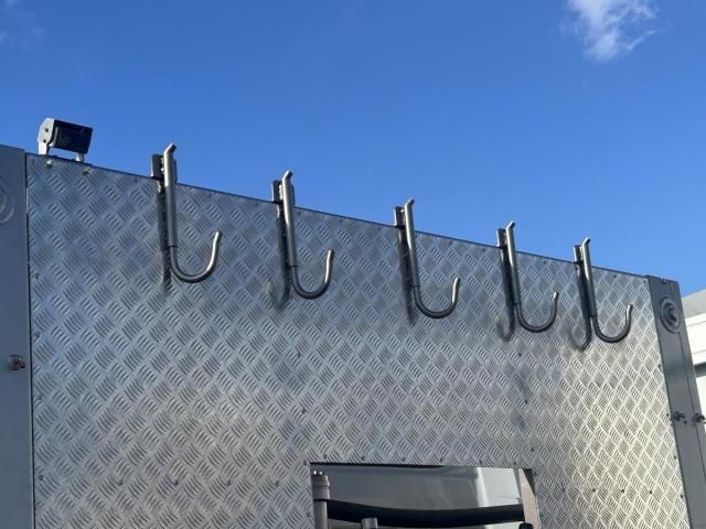 NISSAN DIESEL BigThumb 2004