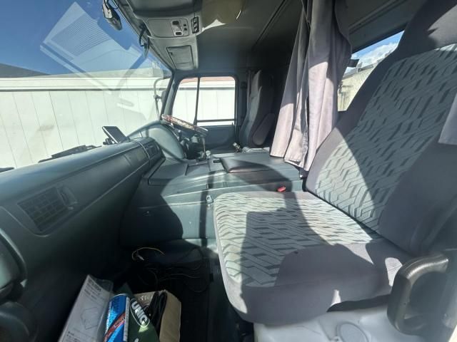 NISSAN DIESEL BigThumb 2004