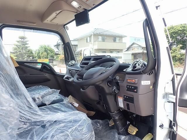 MITSUBISHI CANTER 2025