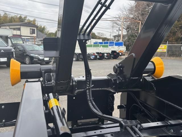 MITSUBISHI FUSOU FIGHTER 2024