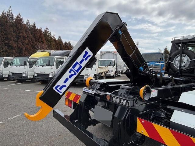 MITSUBISHI FUSOU FIGHTER 2024