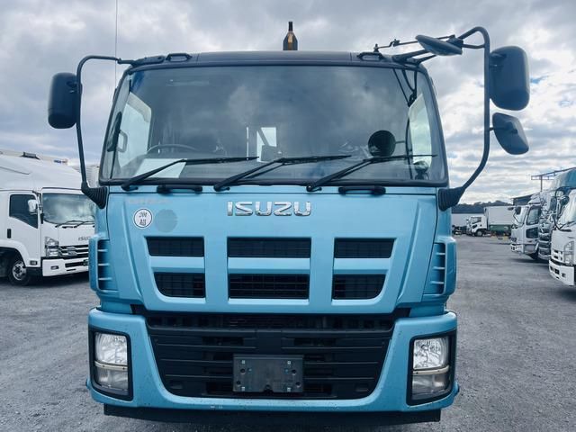 ISUZU GIGA 2013