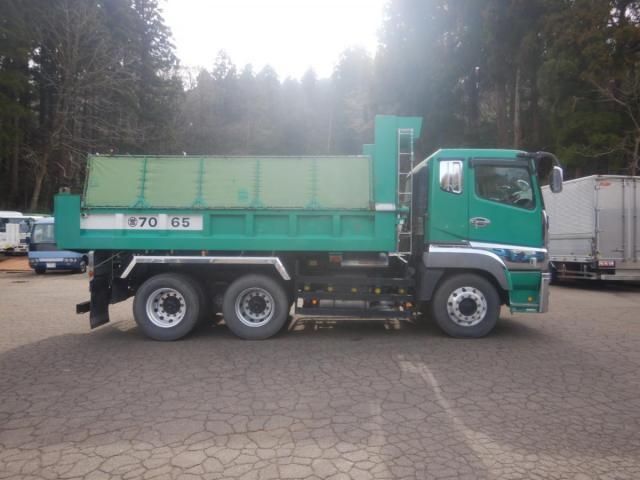 MITSUBISHI FUSOU SUPER GREAT 2011