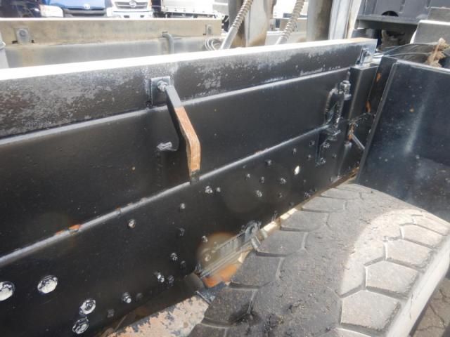 MITSUBISHI FUSOU SUPER GREAT 2011