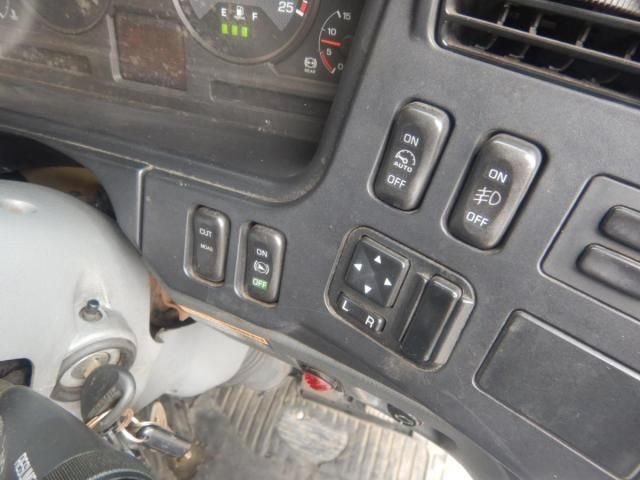 MITSUBISHI FUSOU SUPER GREAT 2014