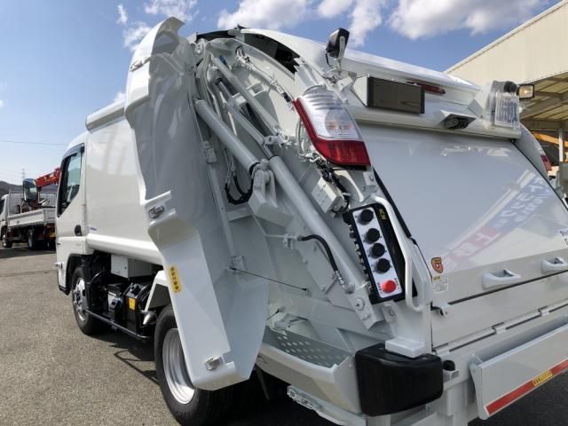 MITSUBISHI CANTER 2024