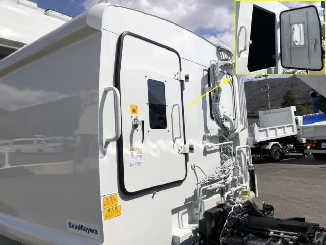 MITSUBISHI CANTER 2024