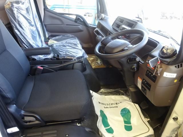 MITSUBISHI CANTER 2024