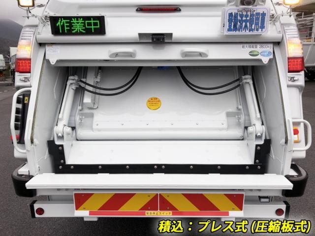 MITSUBISHI CANTER 2025
