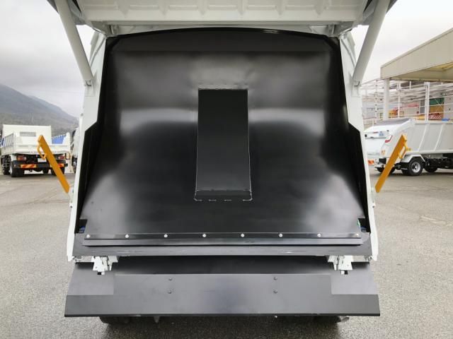 MITSUBISHI CANTER 2025