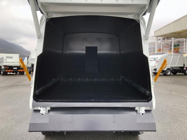 MITSUBISHI CANTER 2025