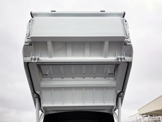 MITSUBISHI CANTER 2025